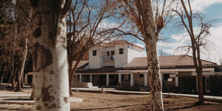 El gobernador visitó las obras del Hotel Pismanta