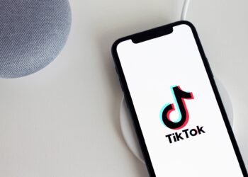Tiene 12 años, se realizó cortes en los brazos por un reto de TikTok y se fue de la casa
