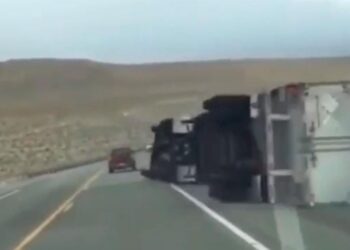 Videos: el fuerte viento causó estragos y hasta volcó un camión en Chubut