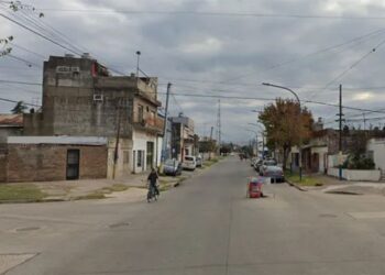 Encuentran a un hombre sin vida y detienen a su hermano mellizo por el crimen