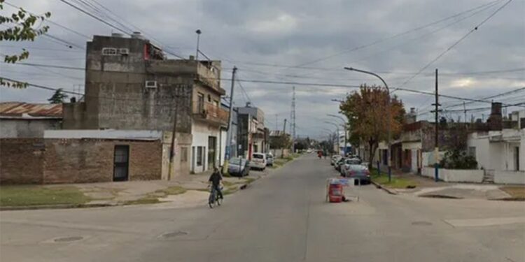 Encuentran a un hombre sin vida y detienen a su hermano mellizo por el crimen