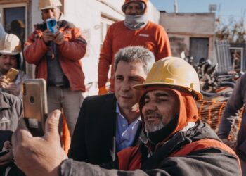 El gobernador Uñac recorrió un complejo habitacional en Chimbas