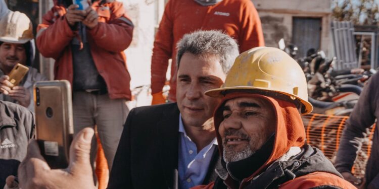 El gobernador Uñac recorrió un complejo habitacional en Chimbas