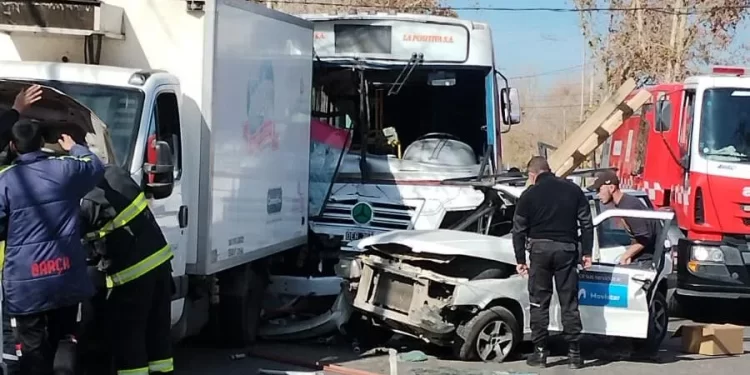 Al menos ocho heridos en violento choque en Capital