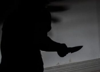 Encuentran a anciano apuñalado en la cabeza y tapado con una frazada