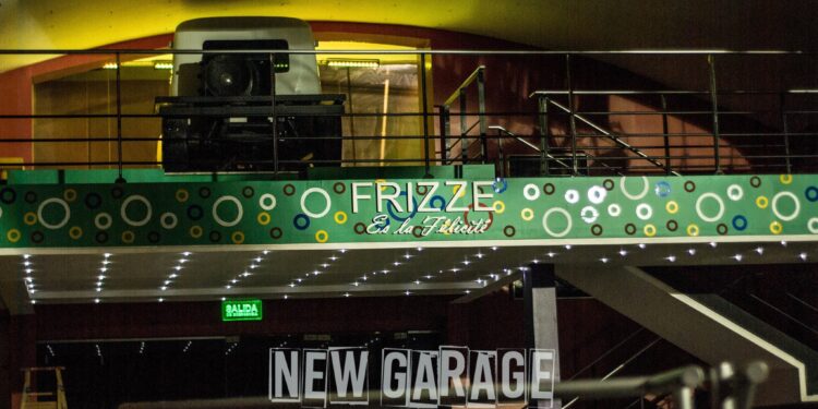 Rompió una puerta, el patrullero y le pegó a 3 policías: 8 meses de prisión