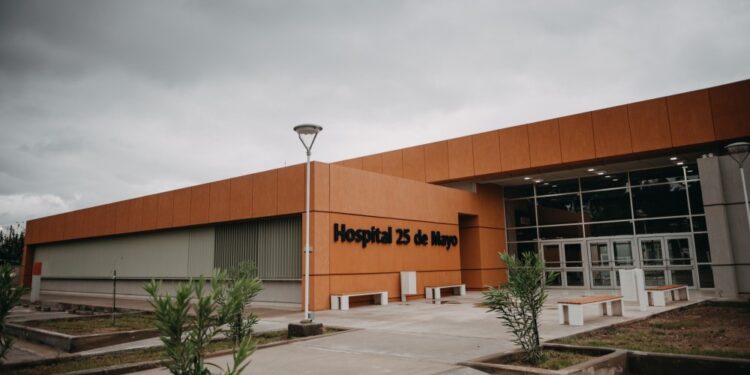 Violento vuelco en la Ruta 20 dejó a dos ancianos con politraumatismos