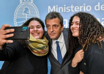 Massa anunció aumento a $20 mil a beneficiarios de las Becas Progresar