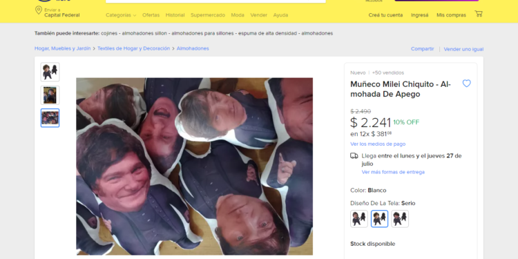 Furor por el muñeco-almohada de Milei que se vende en Mercado Libre