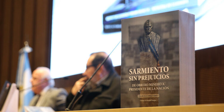 Con una importante asistencia, Marcelo Lima presentó su libro sobre Sarmiento