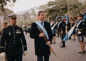 Uñac participó de los actos de 207º aniversario de la Independencia Argentina