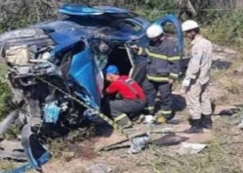 Accidente fatal: murieron 3 personas y 4 están graves al chocar dos autos de frente 