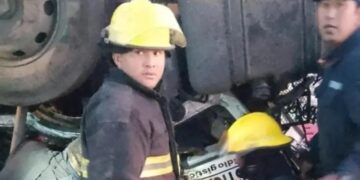 Volcó un camión con gaseosas, rescataron al chofer y vecinos se llevaron la carga