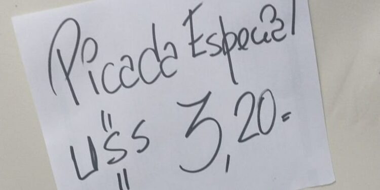 Esperando a Milei, una carnicería ya vende sus cortes en dólares