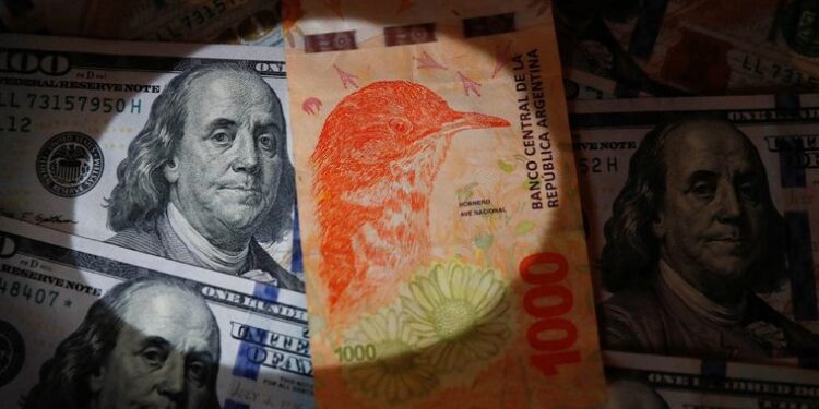 El dólar “blue” retrocede a $ 760 tras alcanzar su pico máximo