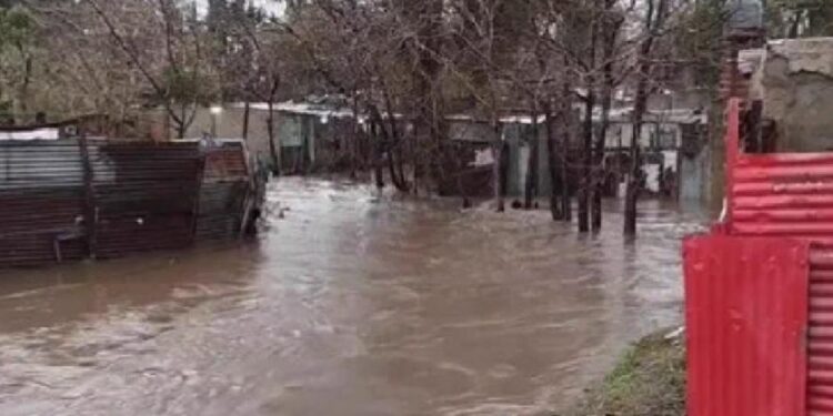 La Plata fue azotada por un temporal de lluvia y granizo: hay vecinos evacuados