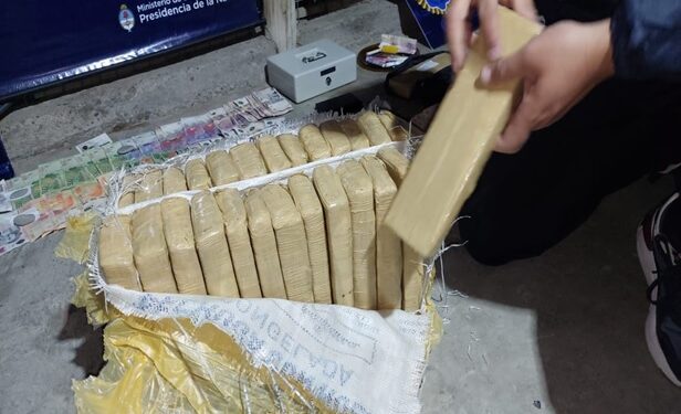 Incautan 30 kilos de marihuana, cocaína, armas y 150 mil pesos en Rivadavia