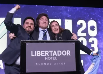 Milei es el más votado: Juntos y el peronismo pelean el segundo lugar