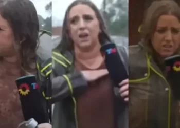 La dura caída en vivo de una periodista mientras cubría la inundación de La Plata