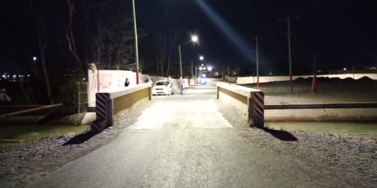 Un hombre cayó al canal en su moto y lo encontraron sin vida horas después