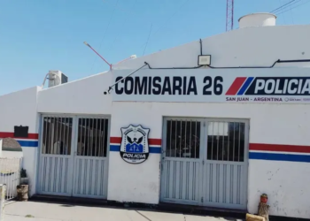 Delincuentes robaron un auto estacionado en la puerta de una comisaría sanjuanina