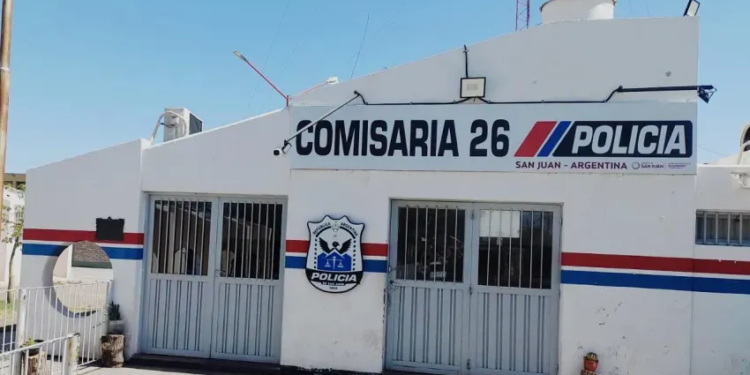 Delincuentes robaron un auto estacionado en la puerta de una comisaría sanjuanina