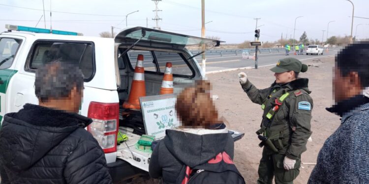 Ruta 141: detienen en un colectivo a un pasajero que llevaba más de 1 kilo de cocaína