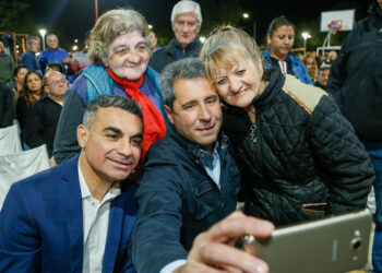 Sergio Uñac y Fabián Gramajo inauguraron la plaza del barrio Los Alerces, en Chimbas