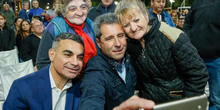 Sergio Uñac y Fabián Gramajo inauguraron la plaza del barrio Los Alerces, en Chimbas