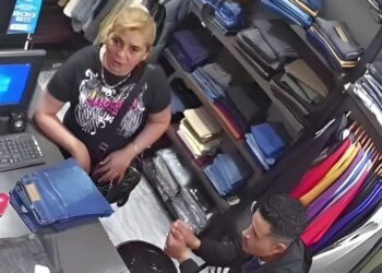 Video: mecheros roban jeans y 800 mil pesos en efectivo tras certeros golpes a comercios