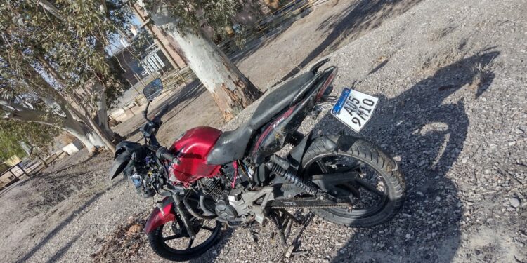 Identificaron al joven que cayó al canal y murió tras perder el control de su moto