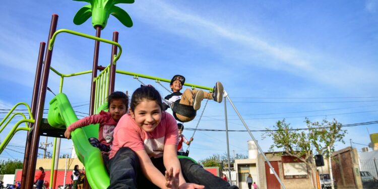Después de 35 años de ser entregado, el Barrio Chimbas II cuenta con su plaza principal renovada