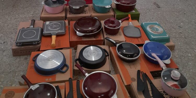 Detienen a un hombre de 43 años con 17 ollas ESSEN que habían sido robadas