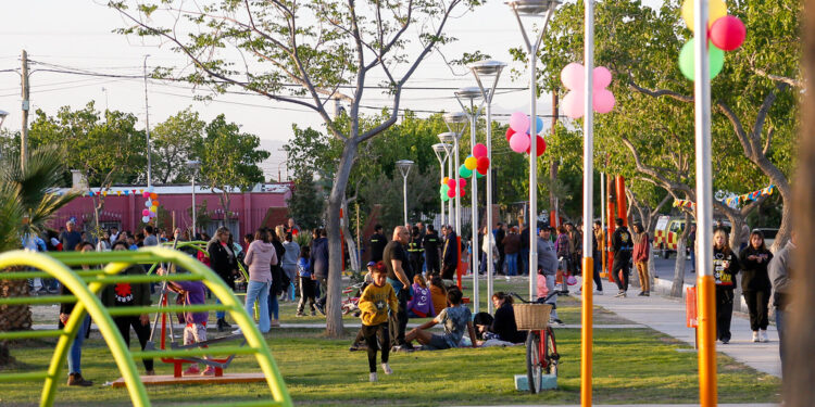 Sergio Uñac y Fabián Gramajo inauguraron la plaza del barrio Los Alerces, en Chimbas