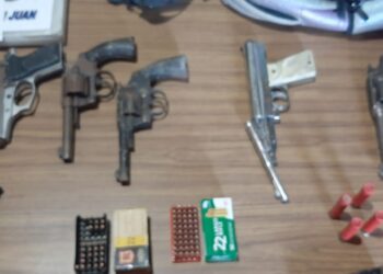 Buscaban elementos robados a una mujer y encontraron un arsenal en Chimbas