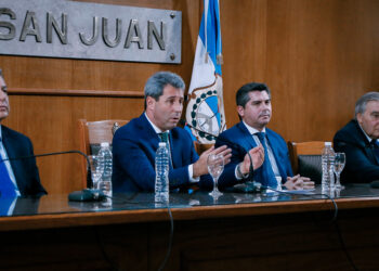 Uñac presidió el acto de conmemoración del 40° aniversario de democracia en la Argentina