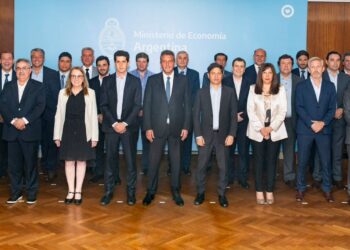 Massa, se reunió con gobernadores y prometió el pago de aguinaldos