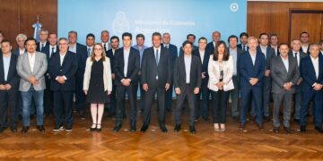 Massa, se reunió con gobernadores y prometió el pago de aguinaldos