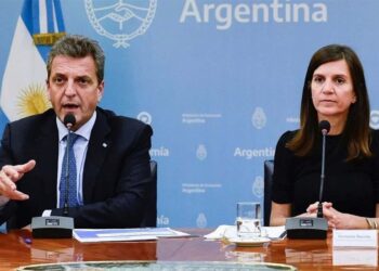El Gobierno anunció el aumento de créditos para jubilados y trabajadores
