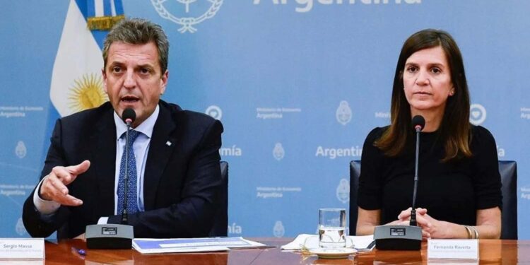 El Gobierno anunció el aumento de créditos para jubilados y trabajadores