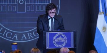 Uñac felicitó a Milei y le dejó un mensaje a Sergio Massa