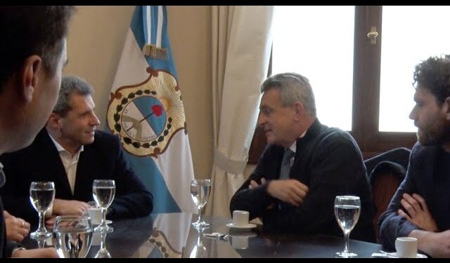 El jefe de Gabinete de la Nación, Agustín Rossi, presentó sus saludos al gobernador