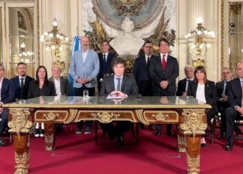 Milei anunció 30 reformas: “Empezamos el camino de la reconstrucción”