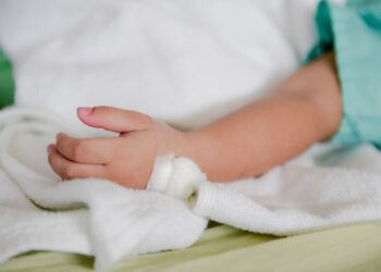 Una madre sanjuanina fracturó a su bebé y no irá presa