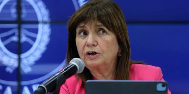 Bullrich prometió que “el que las hace las paga” y las fuerzas federales pueden interferir en los piquetes