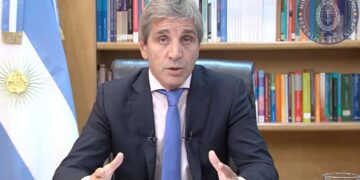 Luis Caputo anunció las medidas del Plan Motosierra: el dólar oficial pasará a 800 pesos