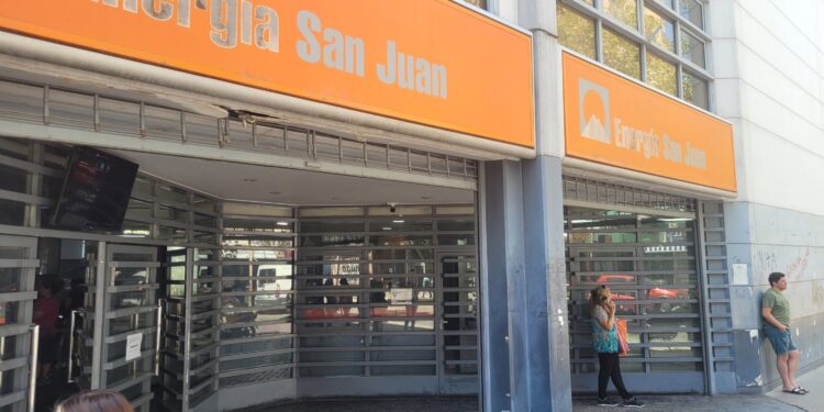 Usuarios denuncian cortes de energía en medio de la ola del calor