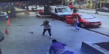 Vecinos lincharon a dos motochorros que habían robado el bolso