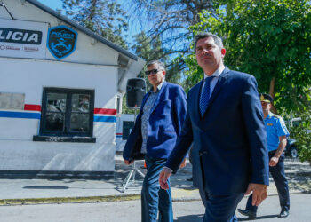 Orrego elimina el pase a planta del cientos de estatales y suspende contratos