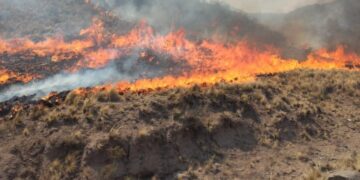 Por un incendio, Valle Fértil está sin electricidad y sin agua